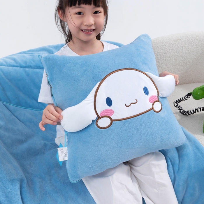 91家纺网 家纺一手货源 找家纺 照世家纺 2025新款牛奶绒立体三丽鸥抱枕被 玉桂狗