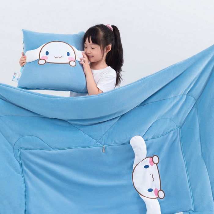 91家纺网 家纺一手货源 找家纺 照世家纺 2025新款牛奶绒立体三丽鸥抱枕被 玉桂狗