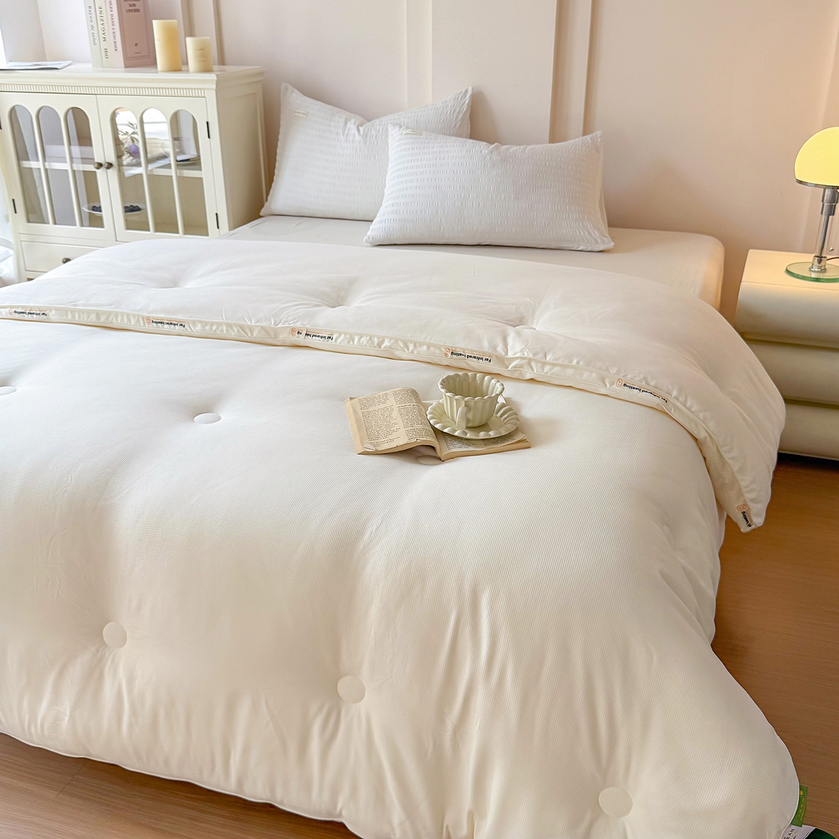 91家纺网 家纺一手货源 找家纺 （总）兰芯纭 2025新款A类小米格字母边提花大豆被被子被芯