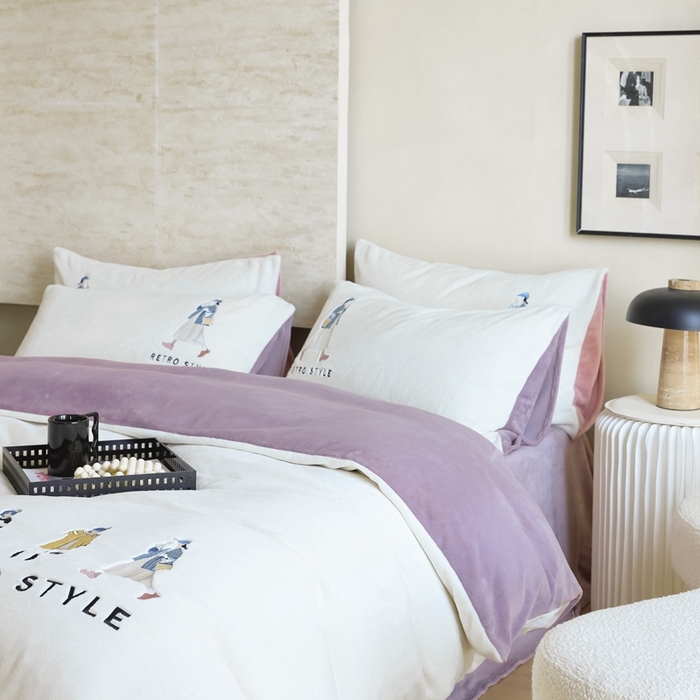 91家纺网 家纺一手货源 找家纺 （总）121【牛奶绒刺绣四件套】2025新款毛毯被子四件套单件床单被套床笠珊瑚绒牛奶绒冬被法兰绒兔毛绒刺绣男孩-Boy系列场景二