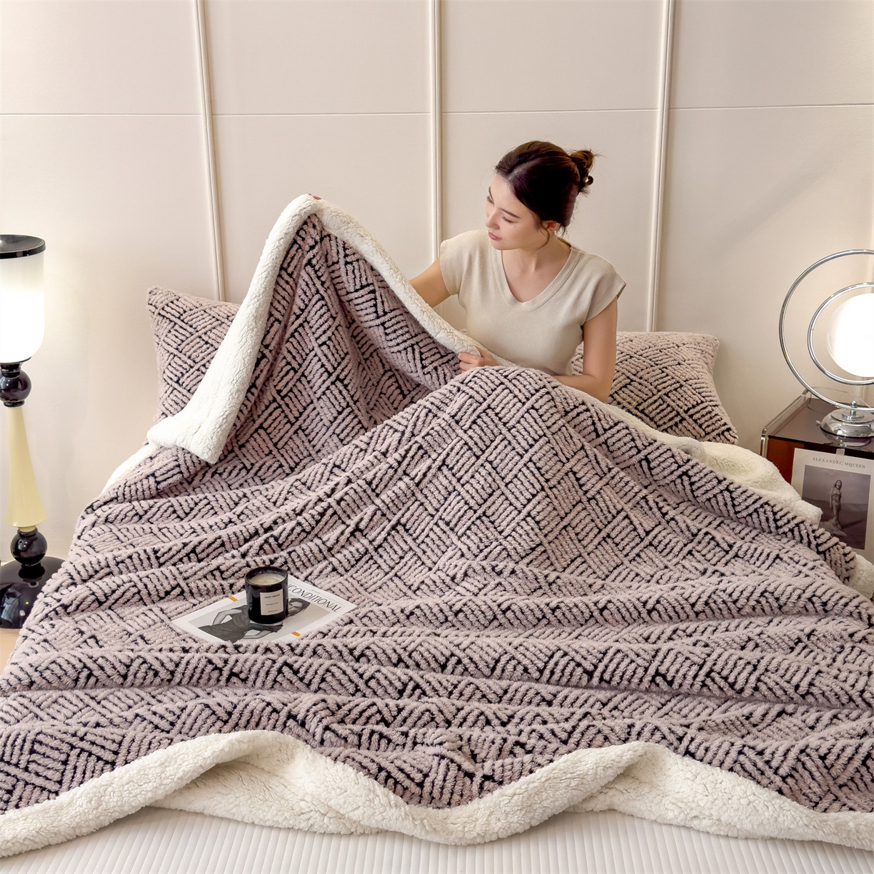 91家纺网 家纺一手货源 找家纺 乐家欣 2025新款双面暖绒毛毯 梦境-粉玉