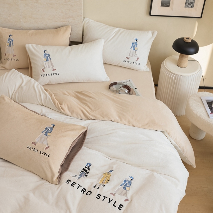 91家纺网 家纺一手货源 找家纺 （总）121【牛奶绒刺绣四件套】2025新款毛毯被子四件套单件床单被套床笠珊瑚绒牛奶绒冬被法兰绒兔毛绒刺绣男孩-Boy系列场景二