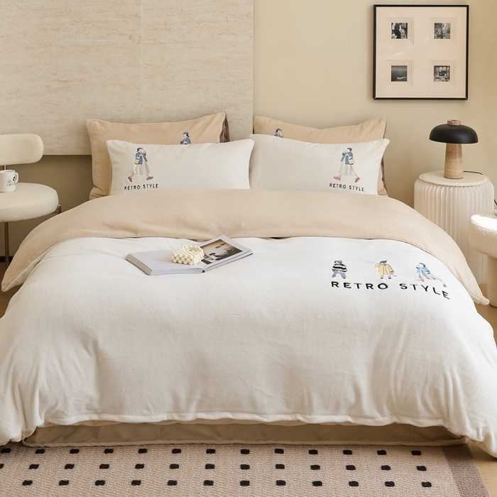 91家纺网 家纺一手货源 找家纺 121【牛奶绒刺绣四件套】2025新款毛毯被子四件套单件床单被套床笠珊瑚绒牛奶绒冬被法兰绒兔毛绒刺绣男孩-Boy系列场景二 baby-白咖