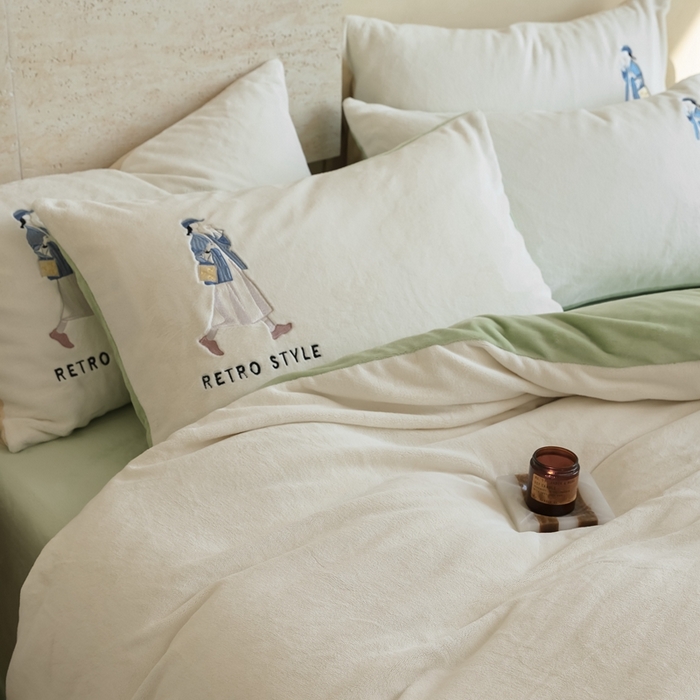 91家纺网 家纺一手货源 找家纺 121【牛奶绒刺绣四件套】2025新款毛毯被子四件套单件床单被套床笠珊瑚绒牛奶绒冬被法兰绒兔毛绒刺绣男孩-Boy系列场景二 baby-浅绿