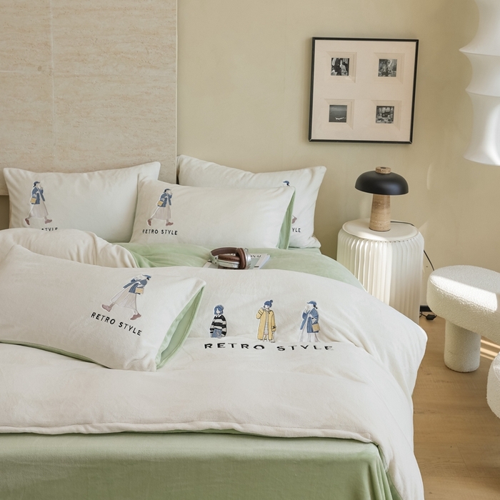 91家纺网 家纺一手货源 找家纺 121【牛奶绒刺绣四件套】2025新款毛毯被子四件套单件床单被套床笠珊瑚绒牛奶绒冬被法兰绒兔毛绒刺绣男孩-Boy系列场景二 baby-浅绿