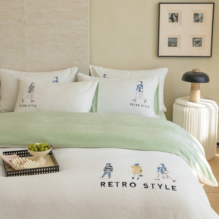 91家纺网 家纺一手货源 找家纺 121【牛奶绒刺绣四件套】2025新款毛毯被子四件套单件床单被套床笠珊瑚绒牛奶绒冬被法兰绒兔毛绒刺绣男孩-Boy系列场景二 baby-浅绿