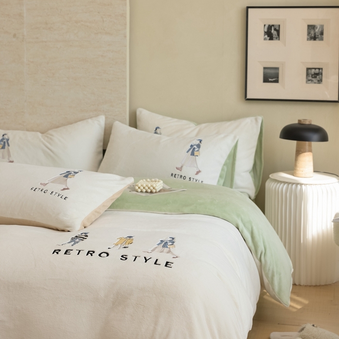 91家纺网 家纺一手货源 找家纺 121【牛奶绒刺绣四件套】2025新款毛毯被子四件套单件床单被套床笠珊瑚绒牛奶绒冬被法兰绒兔毛绒刺绣男孩-Boy系列场景二 baby-浅绿