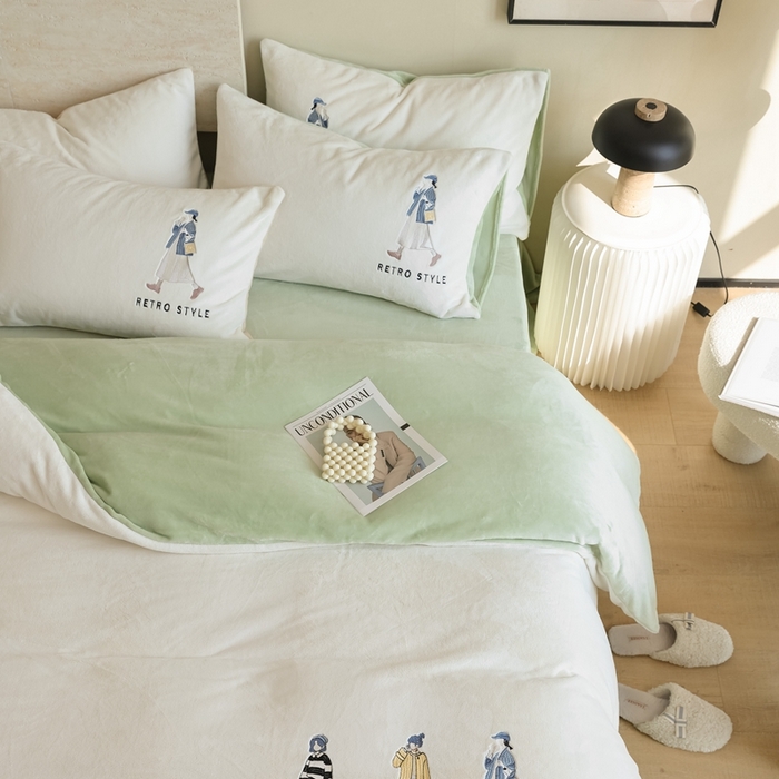 91家纺网 家纺一手货源 找家纺 121【牛奶绒刺绣四件套】2025新款毛毯被子四件套单件床单被套床笠珊瑚绒牛奶绒冬被法兰绒兔毛绒刺绣男孩-Boy系列场景二 baby-浅绿
