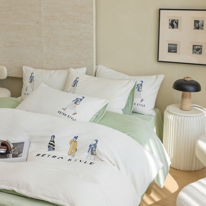 91家纺网 家纺一手货源 找家纺 121【牛奶绒刺绣四件套】2025新款毛毯被子四件套单件床单被套床笠珊瑚绒牛奶绒冬被法兰绒兔毛绒刺绣男孩-Boy系列场景二 baby-浅绿