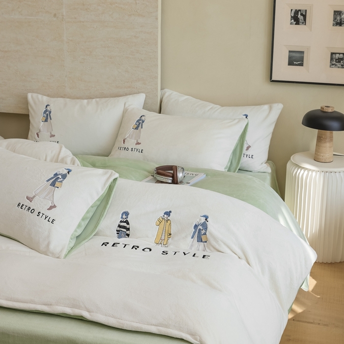 91家纺网 家纺一手货源 找家纺 121【牛奶绒刺绣四件套】2025新款毛毯被子四件套单件床单被套床笠珊瑚绒牛奶绒冬被法兰绒兔毛绒刺绣男孩-Boy系列场景二 baby-浅绿