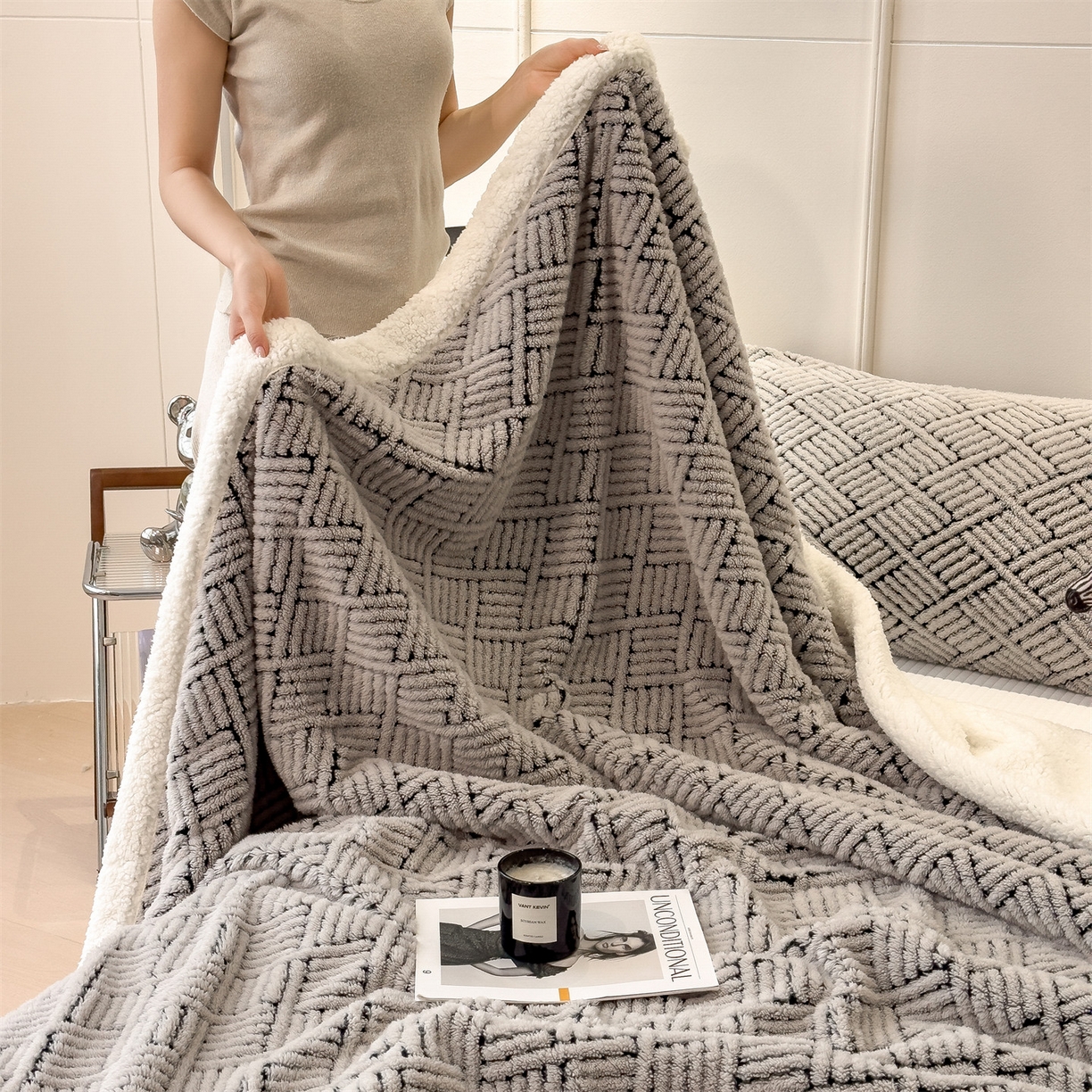 91家纺网 家纺一手货源 找家纺 乐家欣 2025新款双面暖绒毛毯 梦境-雾灰