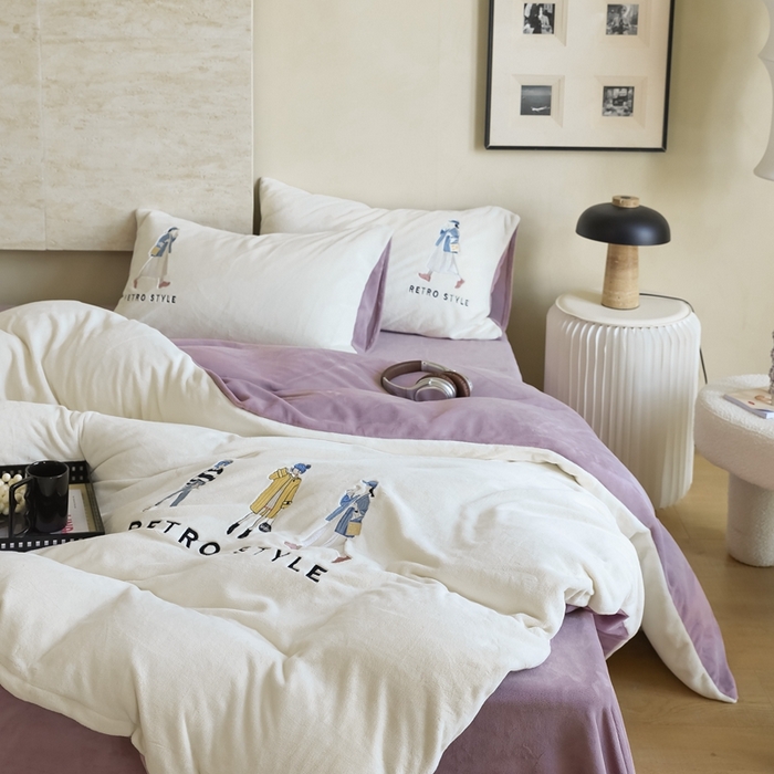 91家纺网 家纺一手货源 找家纺 121【牛奶绒刺绣四件套】2025新款毛毯被子四件套单件床单被套床笠珊瑚绒牛奶绒冬被法兰绒兔毛绒刺绣男孩-Boy系列场景二 baby-浅紫