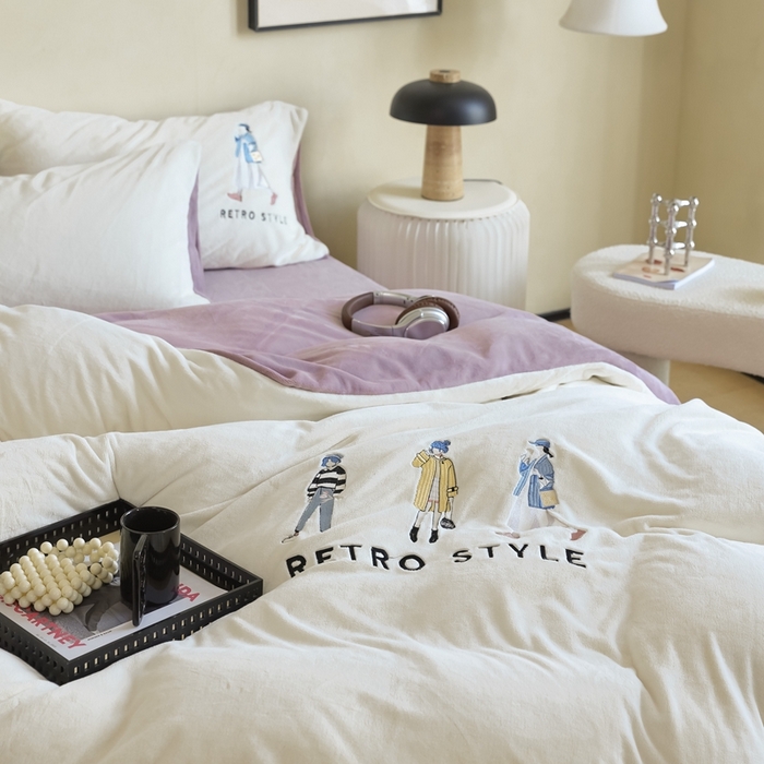 91家纺网 家纺一手货源 找家纺 121【牛奶绒刺绣四件套】2025新款毛毯被子四件套单件床单被套床笠珊瑚绒牛奶绒冬被法兰绒兔毛绒刺绣男孩-Boy系列场景二 baby-浅紫