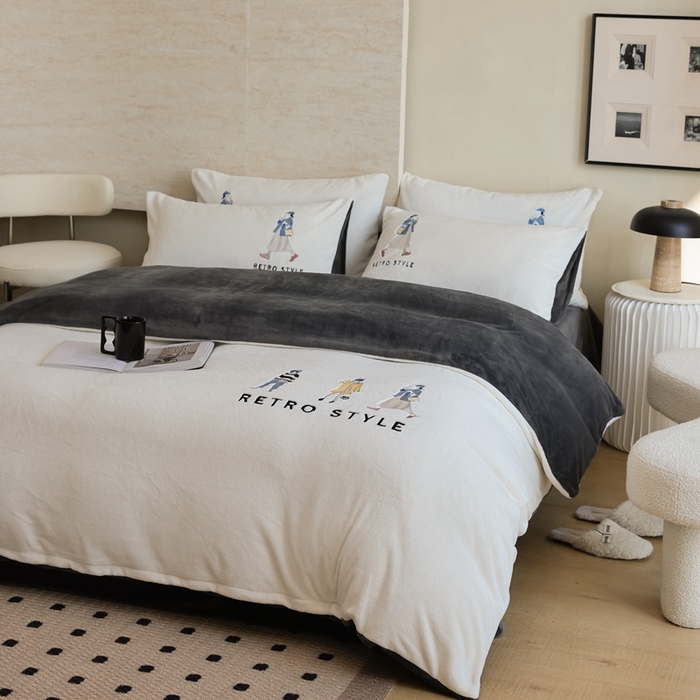 91家纺网 家纺一手货源 找家纺 121【牛奶绒刺绣四件套】2025新款毛毯被子四件套单件床单被套床笠珊瑚绒牛奶绒冬被法兰绒兔毛绒刺绣男孩-Boy系列场景二 baby-深灰