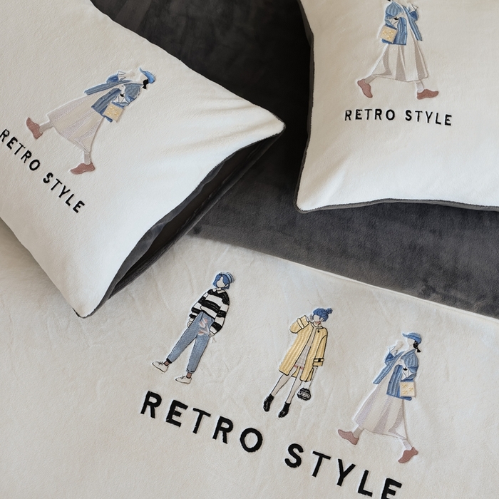 91家纺网 家纺一手货源 找家纺 121【牛奶绒刺绣四件套】2025新款毛毯被子四件套单件床单被套床笠珊瑚绒牛奶绒冬被法兰绒兔毛绒刺绣男孩-Boy系列场景二 baby-深灰