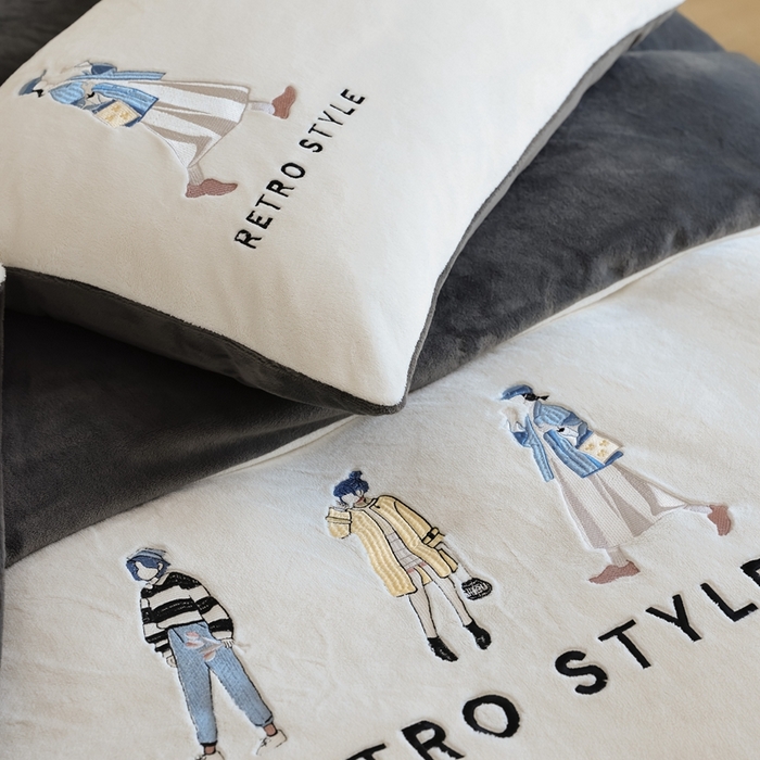 91家纺网 家纺一手货源 找家纺 121【牛奶绒刺绣四件套】2025新款毛毯被子四件套单件床单被套床笠珊瑚绒牛奶绒冬被法兰绒兔毛绒刺绣男孩-Boy系列场景二 baby-深灰