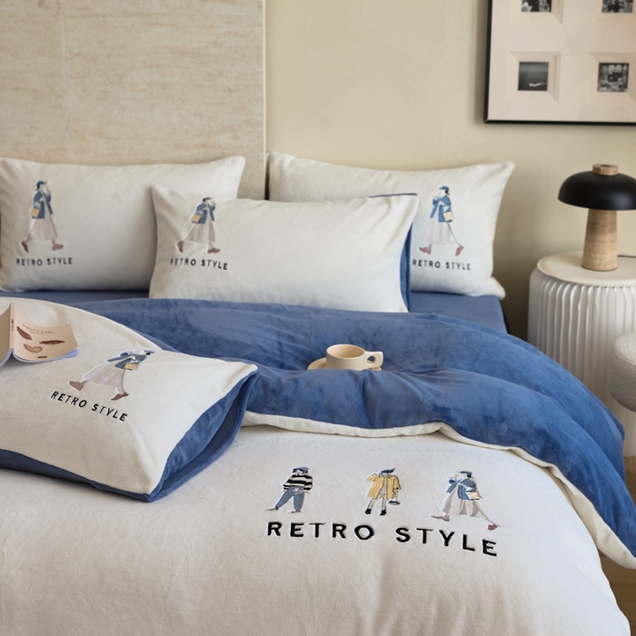 91家纺网 家纺一手货源 找家纺 121【牛奶绒刺绣四件套】2025新款毛毯被子四件套单件床单被套床笠珊瑚绒牛奶绒冬被法兰绒兔毛绒刺绣男孩-Boy系列场景二 baby-雾兰