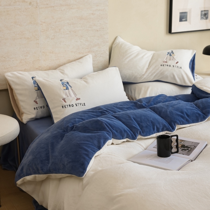 91家纺网 家纺一手货源 找家纺 121【牛奶绒刺绣四件套】2025新款毛毯被子四件套单件床单被套床笠珊瑚绒牛奶绒冬被法兰绒兔毛绒刺绣男孩-Boy系列场景二 baby-雾兰