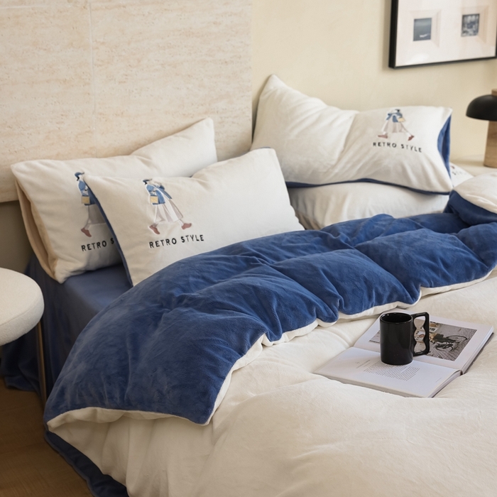 91家纺网 家纺一手货源 找家纺 121【牛奶绒刺绣四件套】2025新款毛毯被子四件套单件床单被套床笠珊瑚绒牛奶绒冬被法兰绒兔毛绒刺绣男孩-Boy系列场景二 baby-雾兰