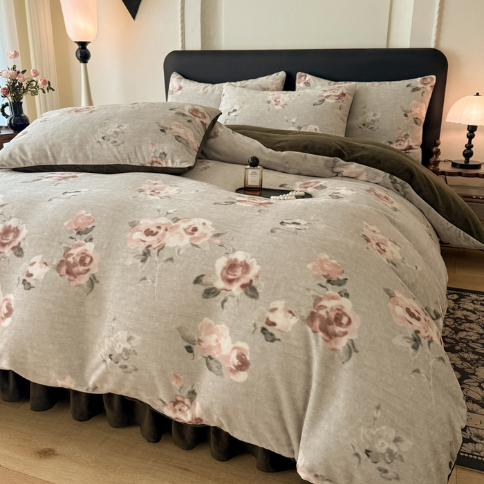 91家纺网 家纺一手货源 找家纺 金盛皇朝家纺 2025新款高克重美拉德牛奶绒床单床盖单件三件四件套 素花刻影