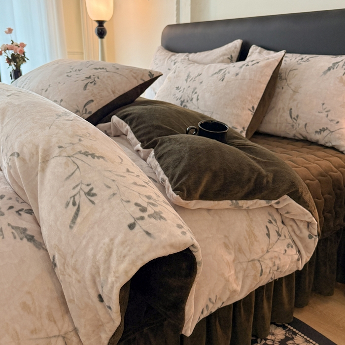 91家纺网 家纺一手货源 找家纺 金盛皇朝家纺 2025新款高克重美拉德牛奶绒床单床盖单件三件四件套 青枝缀叶