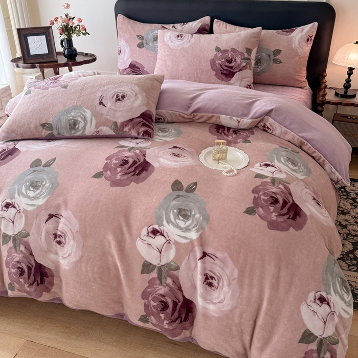 91家纺网 家纺一手货源 找家纺 金盛皇朝家纺 2025新款高克重美拉德牛奶绒床单床盖单件三件四件套 墨紫花魁