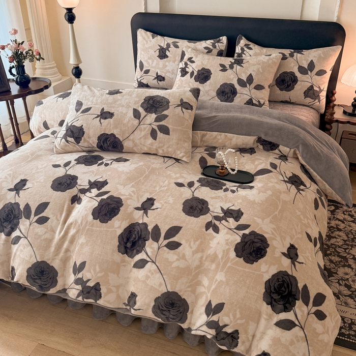 91家纺网 家纺一手货源 找家纺 金盛皇朝家纺 2025新款高克重美拉德牛奶绒床单床盖单件三件四件套 墨檀花缀