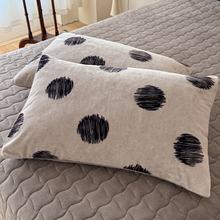 91家纺网 家纺一手货源 找家纺 金盛皇朝家纺 2025新款高克重美拉德牛奶绒床单床盖单件三件四件套 大波点