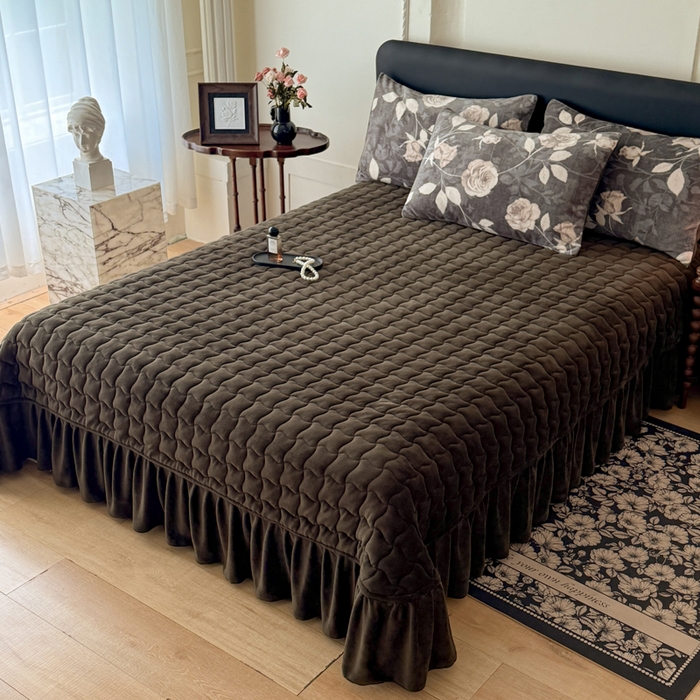 91家纺网 家纺一手货源 找家纺 金盛皇朝家纺 2025新款高克重美拉德牛奶绒床单床盖单件三件四件套 白玫映墨