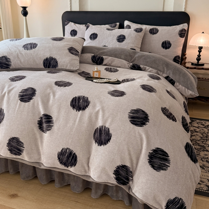 91家纺网 家纺一手货源 找家纺 金盛皇朝家纺 2025新款高克重美拉德牛奶绒床单床盖单件三件四件套 大波点