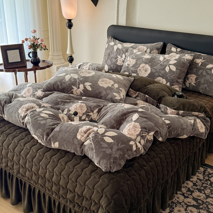 91家纺网 家纺一手货源 找家纺 金盛皇朝家纺 2025新款高克重美拉德牛奶绒床单床盖单件三件四件套 白玫映墨