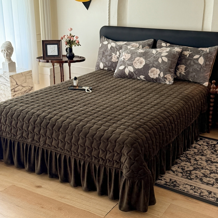 91家纺网 家纺一手货源 找家纺 金盛皇朝家纺 2025新款高克重美拉德牛奶绒床单床盖单件三件四件套 白玫映墨