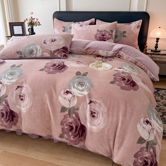 91家纺网 家纺一手货源 找家纺 金盛皇朝家纺 2025新款高克重美拉德牛奶绒床单床盖单件三件四件套 墨紫花魁