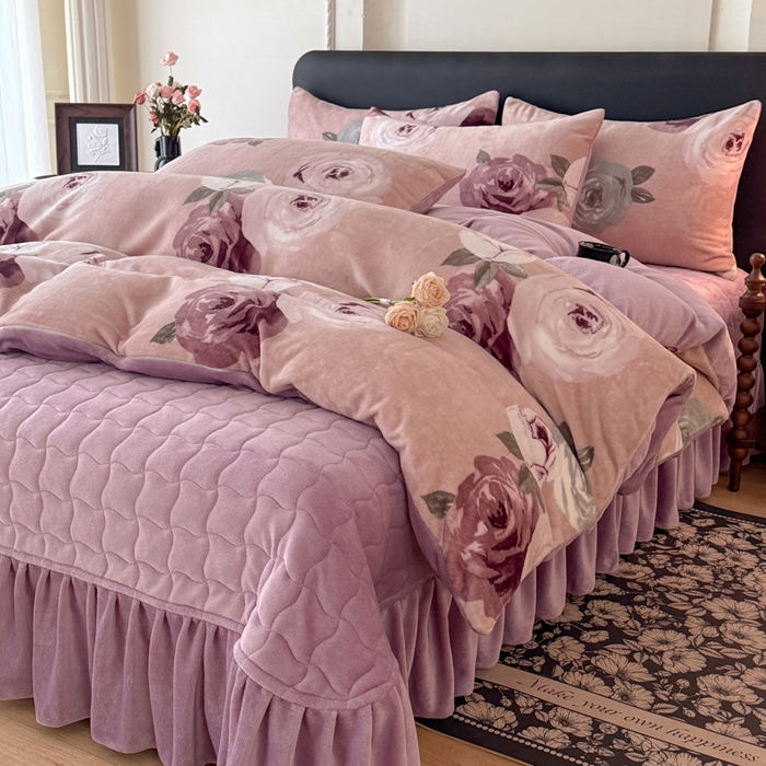 91家纺网 家纺一手货源 找家纺 金盛皇朝家纺 2025新款高克重美拉德牛奶绒床单床盖单件三件四件套 墨紫花魁