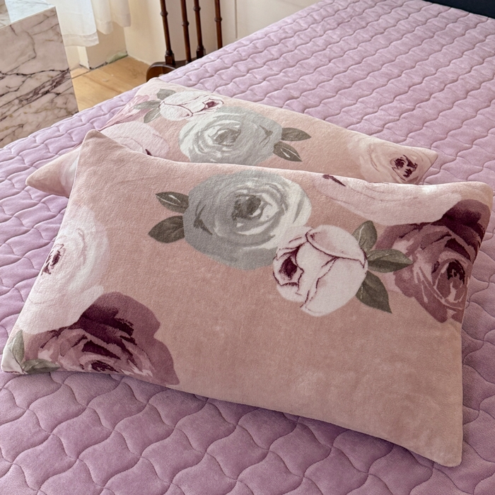 91家纺网 家纺一手货源 找家纺 金盛皇朝家纺 2025新款高克重美拉德牛奶绒床单床盖单件三件四件套 墨紫花魁