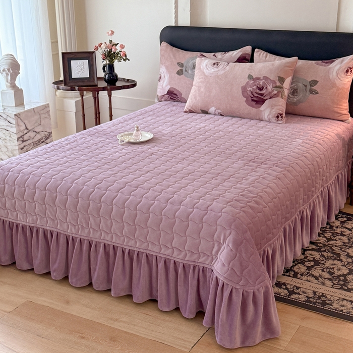 91家纺网 家纺一手货源 找家纺 金盛皇朝家纺 2025新款高克重美拉德牛奶绒床单床盖单件三件四件套 墨紫花魁