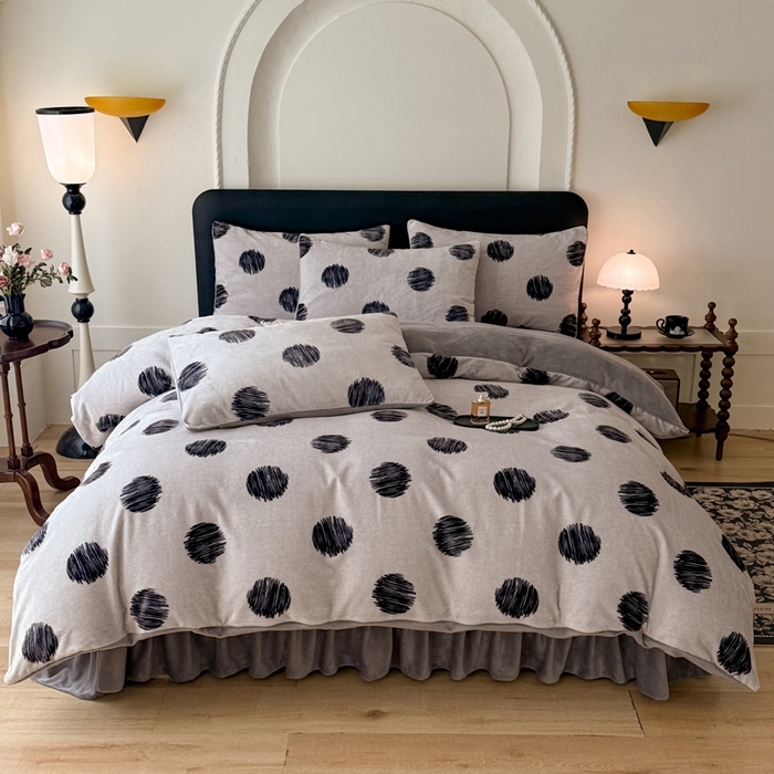 91家纺网 家纺一手货源 找家纺 金盛皇朝家纺 2025新款高克重美拉德牛奶绒床单床盖单件三件四件套 大波点