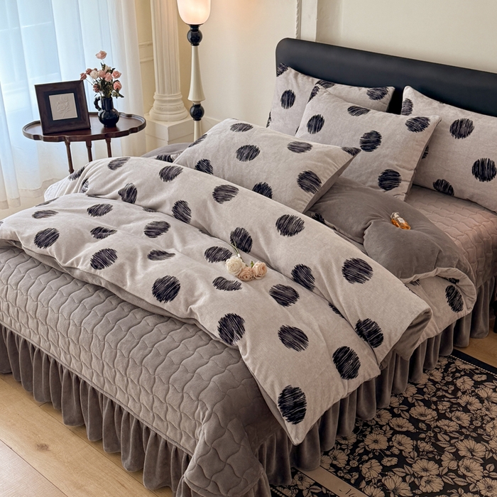 91家纺网 家纺一手货源 找家纺 金盛皇朝家纺 2025新款高克重美拉德牛奶绒床单床盖单件三件四件套 大波点