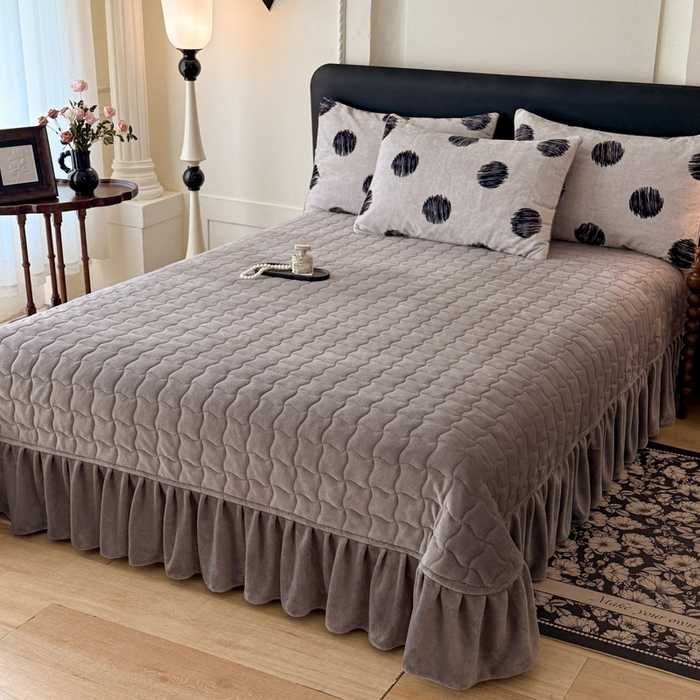 91家纺网 家纺一手货源 找家纺 金盛皇朝家纺 2025新款高克重美拉德牛奶绒床单床盖单件三件四件套 大波点