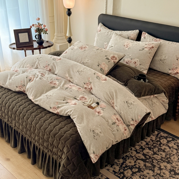 91家纺网 家纺一手货源 找家纺 金盛皇朝家纺 2025新款高克重美拉德牛奶绒床单床盖单件三件四件套 素花刻影