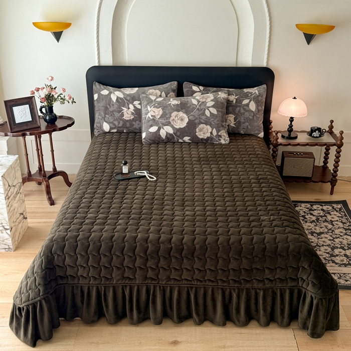 91家纺网 家纺一手货源 找家纺 金盛皇朝家纺 2025新款高克重美拉德牛奶绒床单床盖单件三件四件套 白玫映墨