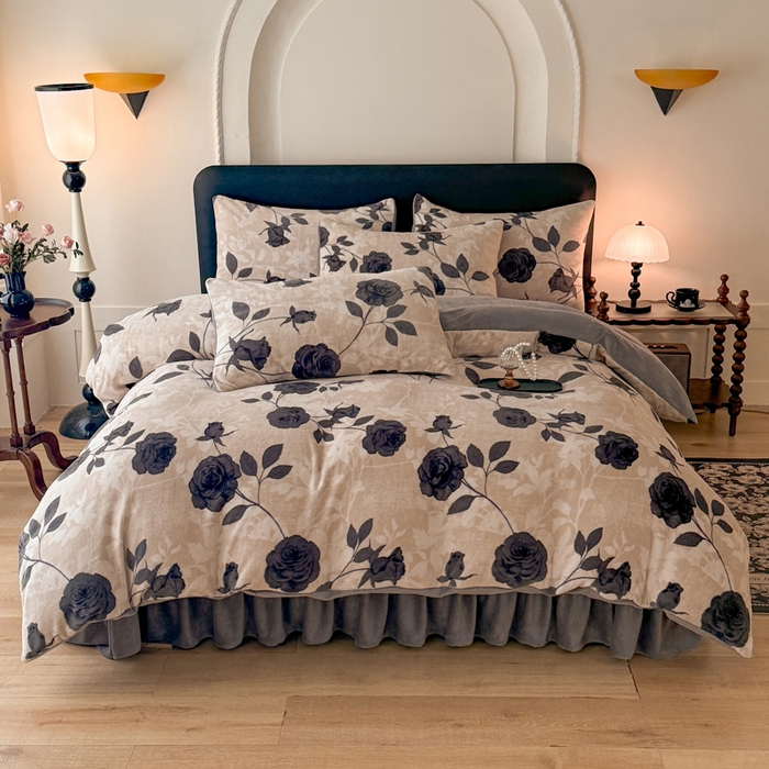 91家纺网 家纺一手货源 找家纺 金盛皇朝家纺 2025新款高克重美拉德牛奶绒床单床盖单件三件四件套 墨檀花缀