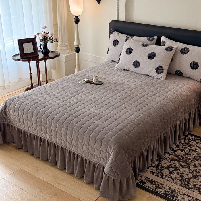 91家纺网 家纺一手货源 找家纺 金盛皇朝家纺 2025新款高克重美拉德牛奶绒床单床盖单件三件四件套 大波点