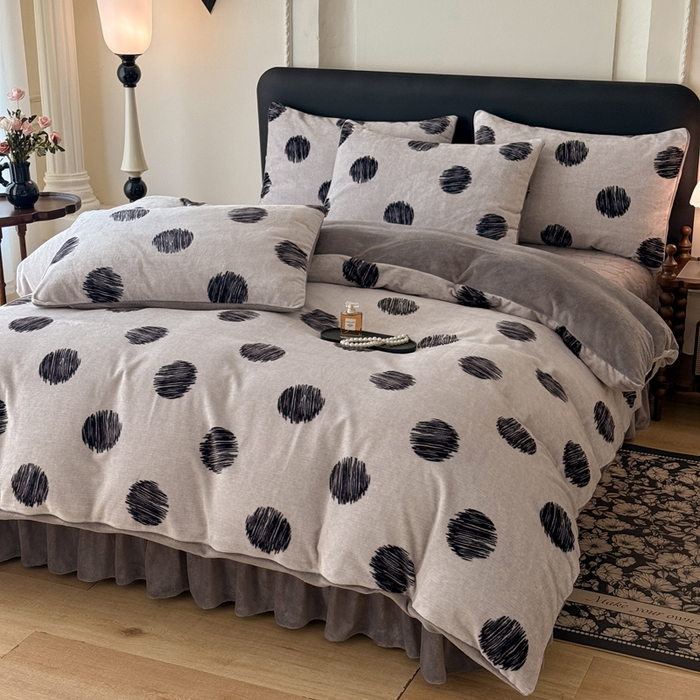 91家纺网 家纺一手货源 找家纺 金盛皇朝家纺 2025新款高克重美拉德牛奶绒床单床盖单件三件四件套 大波点