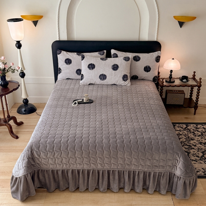 91家纺网 家纺一手货源 找家纺 金盛皇朝家纺 2025新款高克重美拉德牛奶绒床单床盖单件三件四件套 大波点