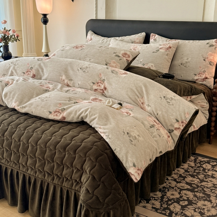 91家纺网 家纺一手货源 找家纺 金盛皇朝家纺 2025新款高克重美拉德牛奶绒床单床盖单件三件四件套 素花刻影