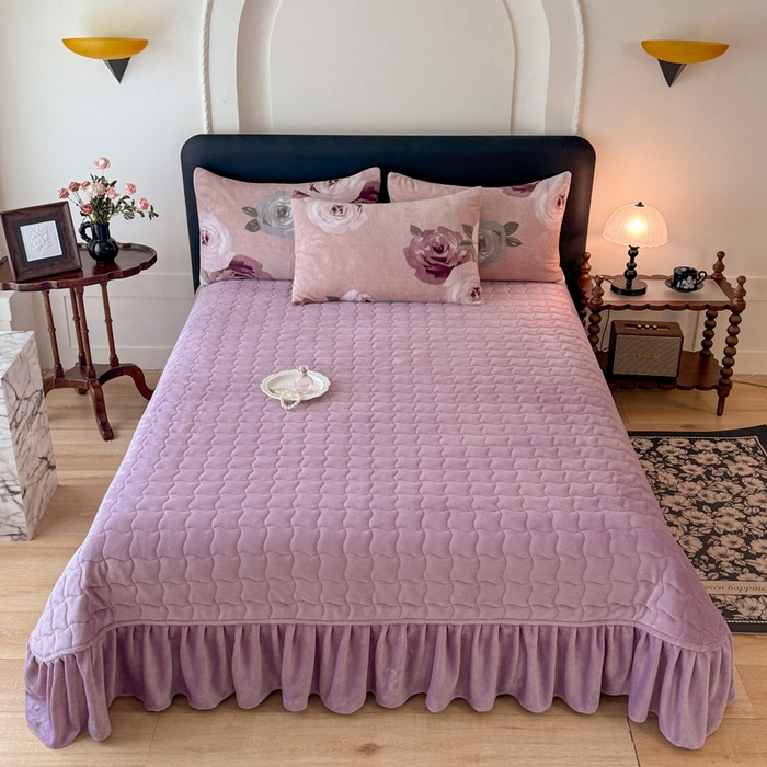 91家纺网 家纺一手货源 找家纺 金盛皇朝家纺 2025新款高克重美拉德牛奶绒床单床盖单件三件四件套 墨紫花魁