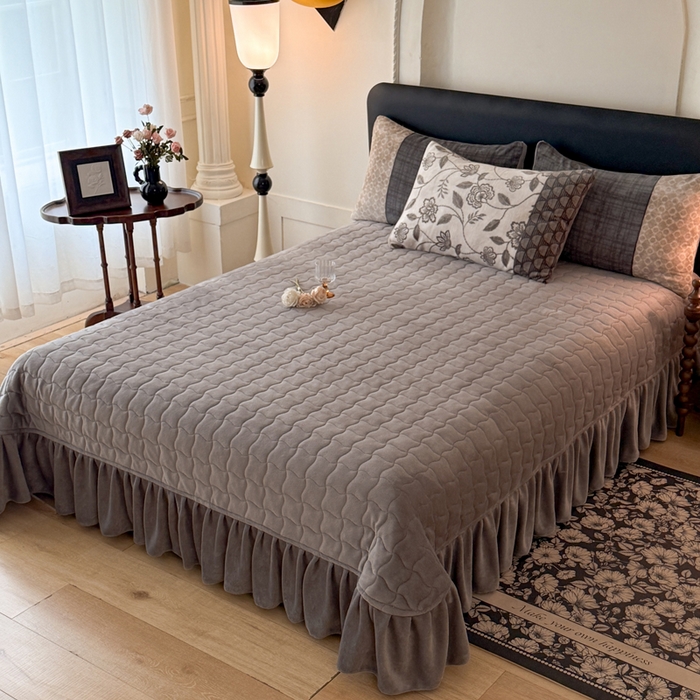 91家纺网 家纺一手货源 找家纺 金盛皇朝家纺 2025新款高克重美拉德牛奶绒床单床盖单件三件四件套 花影拓白