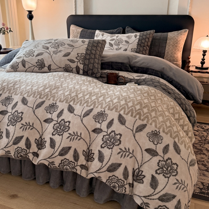 91家纺网 家纺一手货源 找家纺 金盛皇朝家纺 2025新款高克重美拉德牛奶绒床单床盖单件三件四件套 花影拓白