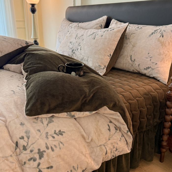 91家纺网 家纺一手货源 找家纺 金盛皇朝家纺 2025新款高克重美拉德牛奶绒床单床盖单件三件四件套 青枝缀叶